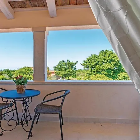 Holiday home 5 Bedroom Cozy In Vodnjan