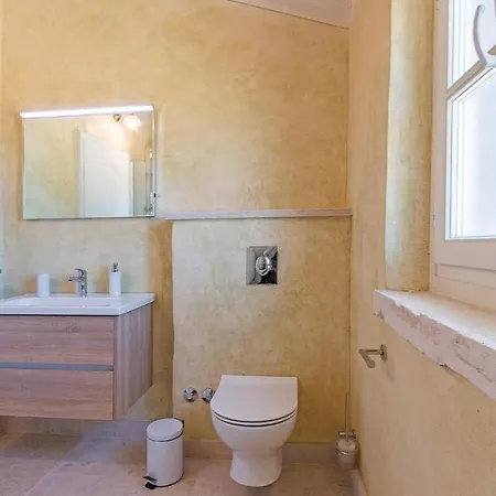 5 Bedroom Cozy In Vodnjan