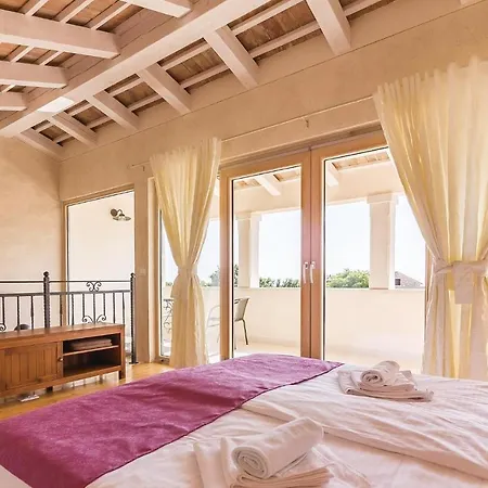 5 Bedroom Cozy In Holiday home Vodnjan