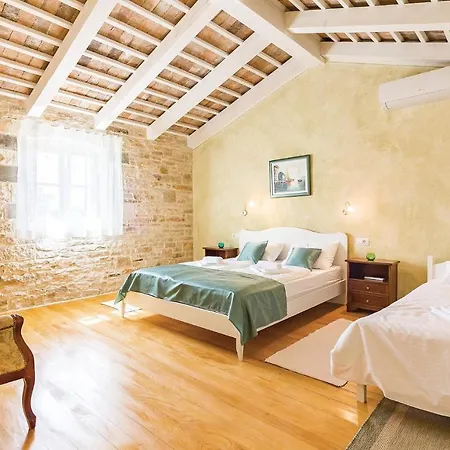 Holiday home 5 Bedroom Cozy In