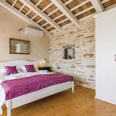 5 Bedroom Cozy In *