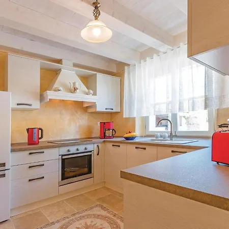 Holiday home 5 Bedroom Cozy In