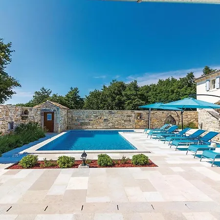 5 Bedroom Cozy In Holiday home *
