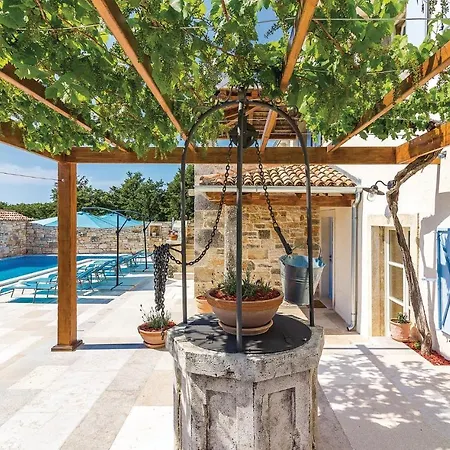 Holiday home 5 Bedroom Cozy In *