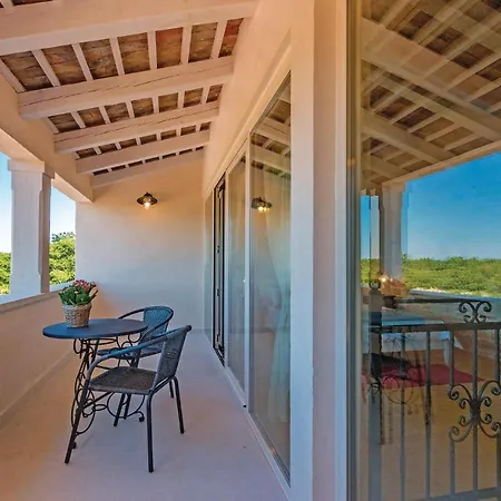 With Fireplace I Nyaraló *