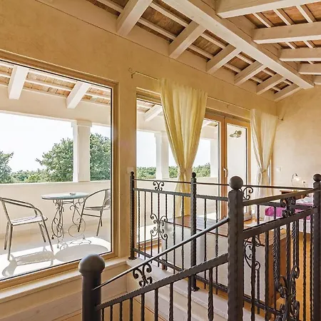 With Fireplace I Nyaraló