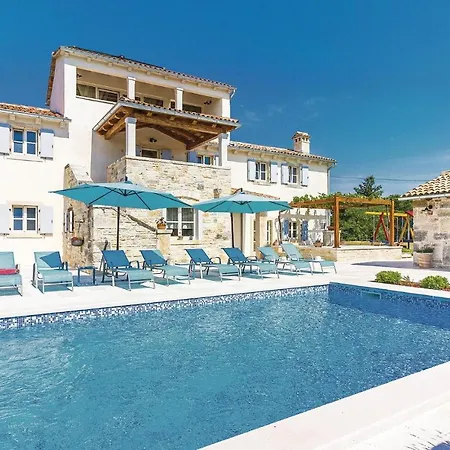 5 Bedroom Cozy In Holiday home Vodnjan