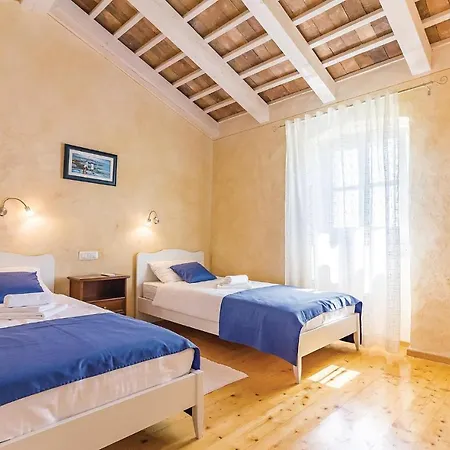 Holiday home 5 Bedroom Cozy In *
