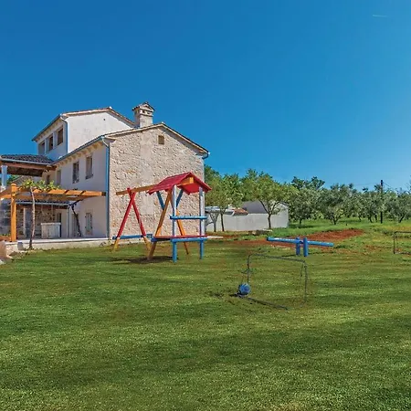 Holiday home 5 Bedroom Cozy In