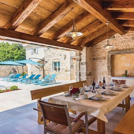 Nyaraló With Fireplace I